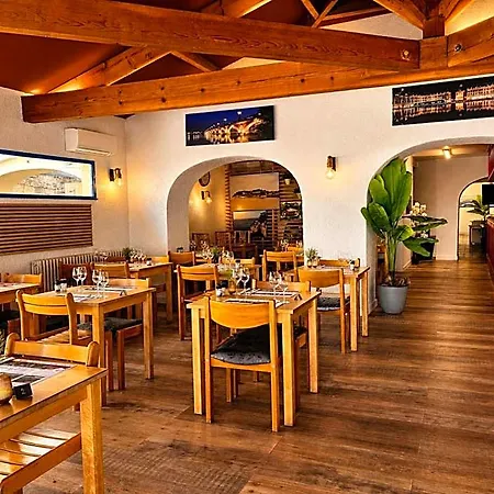 Restaurant Le Relais De L'estuaire Hotel Etauliers